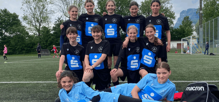 Einzug ins Halbfinale der Schülerinnenliga Fußball Einzug ins Halbfinale der Schülerinnenliga Fußball