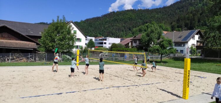 Feierliche Eröffnung des Beachvolleyballplatzes